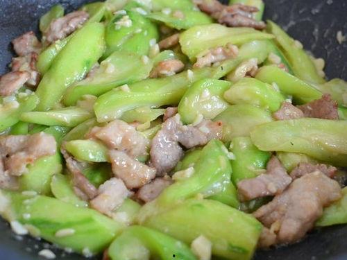 情侣吃瓜味豆,共享甜蜜时光