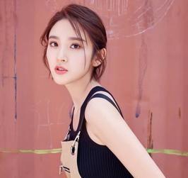 大姐吃瓜搞笑视频,笑料百出，欢乐无限