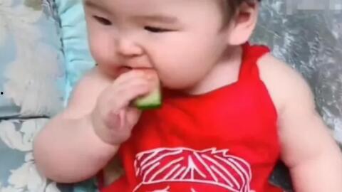 小宝喜欢吃瓜,瓜果飘香中的童年记忆